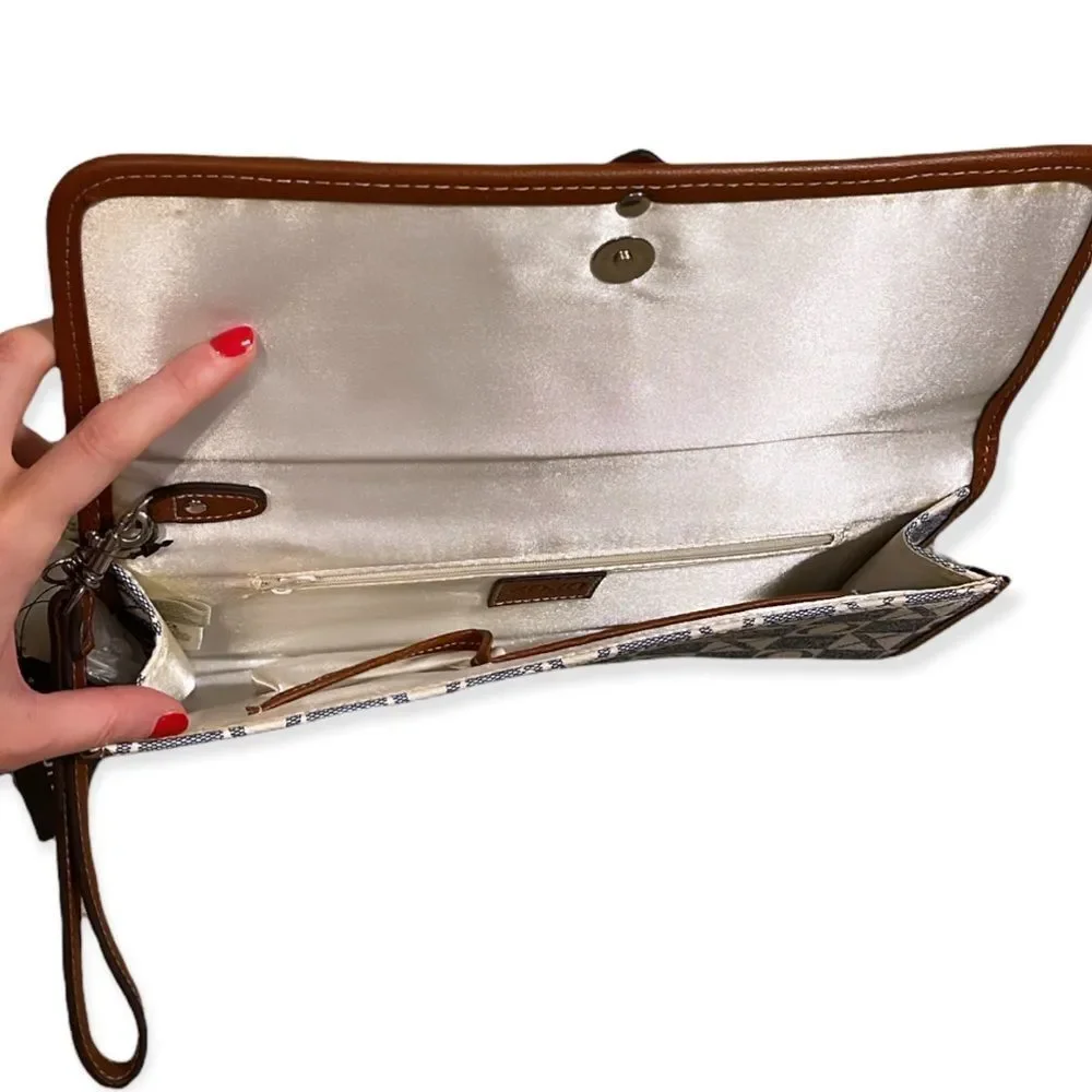 NWT XOXO Denim & Leather Large Wristlet Bag - Picture 4 of 4